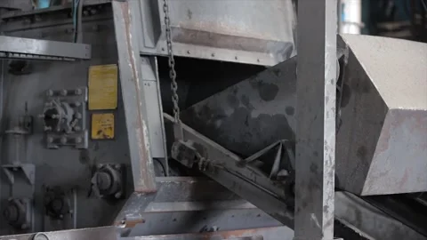 Casting molds is in short blasting testing process in the machine  Video stock 305996793