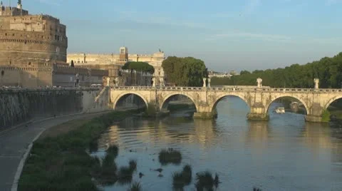 Castle and Bridge of Sant 'Angelo. Vidéo 12429079