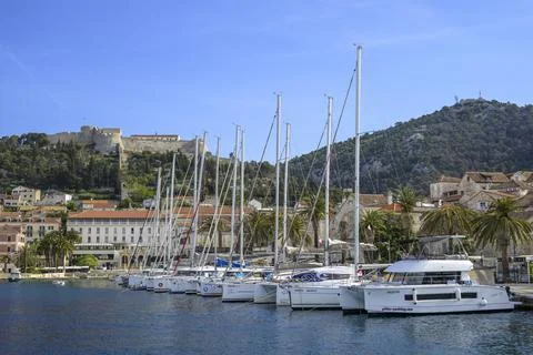 Castle and yachts Hvar Split Dalmatia County Croatia Europe Foto stock