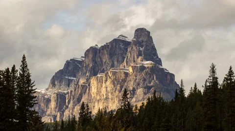 Castle Mountain with cloudy sky 스톡 동영상 33208708