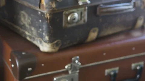 Castle Old torn suitcase, zoom camera Video stock 72018796