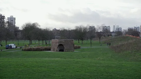 Castle in Park Vídeos de archivo 100144467