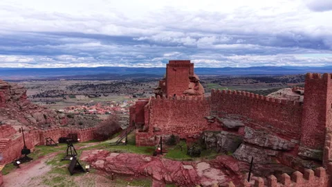 Castle of Peracense in Aragon, Spain — red stone medieval fortress with Vidéo 333158281