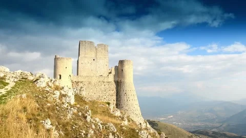 The castle of Rocca Calascio Vidéo 135314427