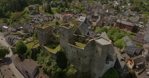 Castle Runkel at river Lahn Vídeos de archivo 74395471