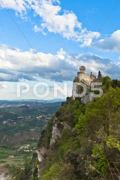Castle in san marino - la cesta or fratta, seconda torre Stock Photos