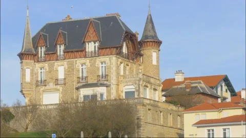 A castle on top of a building Video stock 155586977