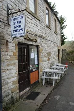 Castleton Fish And Chips Stone Shop, Outdoor Seating, Peak District, England. Stock Photos