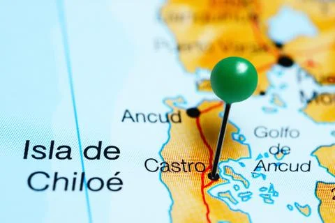 Castro pinned on a map of Chile Foto stock