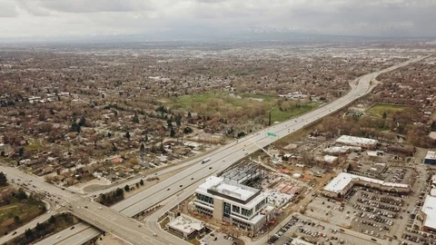 Casual DJI Mavic Pro flying around the streets of Salt Lake City, Utah Video stock 105124112