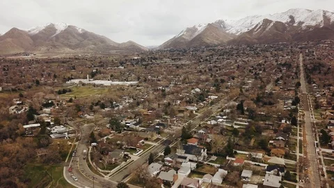Casual DJI Mavic Pro flying around the streets of Salt Lake City, Utah Video stock 105124568