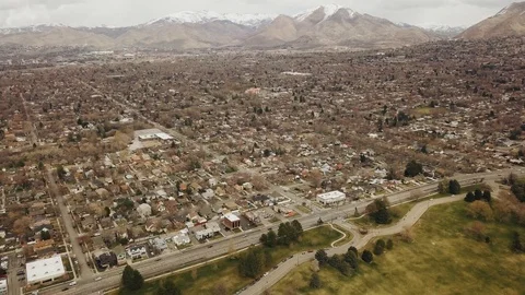 Casual DJI Mavic Pro flying around the streets of Salt Lake City, Utah Stock Footage 105124586