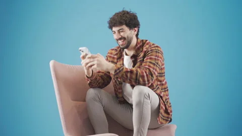 Casual dressed young man texting using smartphone indoors at home.  Stock-Footage 228856830
