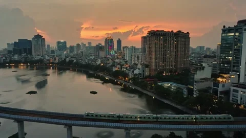 Cat Linh Ha Dong Elevated Metro Crossing Dong Da Lake at Sunset in Hanoi, Vietna Vídeo Stock 344742832