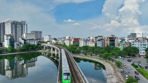 Cat Linh–Ha Dong Metro Train Crossing Dong Da Lake in Hanoi, Vietnam Vidéo 344742583