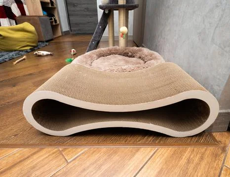 Cat scratching post, play complex for cats in apartments, pet toys. Foto stock