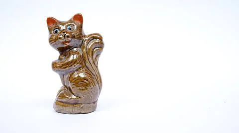 Cat statue isolated white background for room decoration Foto stock