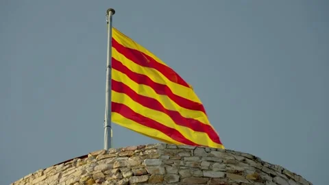 The Catalan flag develops in the wind, on the fortress. Video stock 232640864