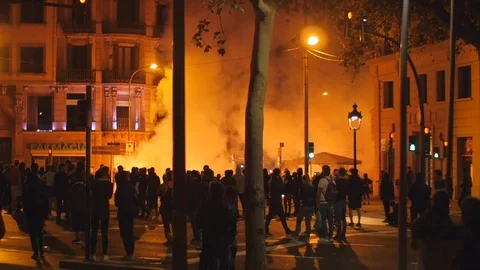 Catalan Independence Burning Streets Protest Conflict 5 Barcelona, Spain Video stock 118322652