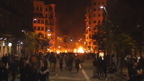 Catalan Independence Burning Streets Protest Conflict 4 Barcelona, Spain Video stock 118322677