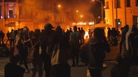 Catalan Independence Burning Streets Protest Conflict 12 Barcelona, Spain Video stock 118322912
