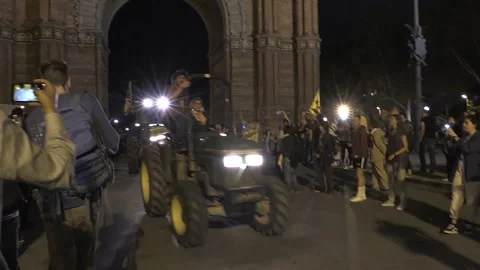 Catalans react to independence speech Video stock 148653393