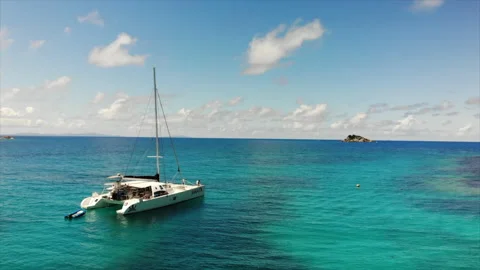 Catamaran on Anchor in Seychelles 库存影片 231467482
