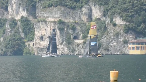 Catamaran sailing before the regatta 動画素材 90584041