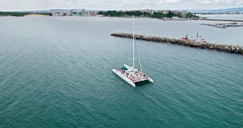 Catamaran sails along the coast 스톡 동영상 247314314