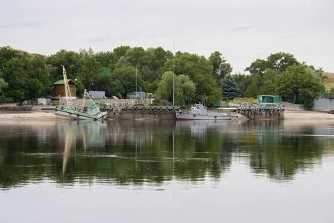 Catastrophic decrease in the water level in the Dnipro river Stockfoto's