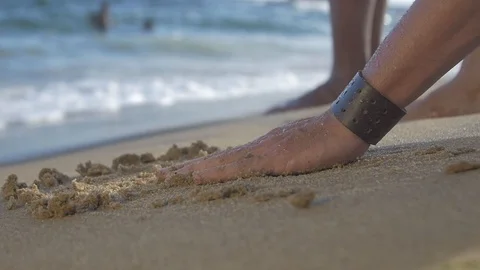 Catching sand in slow motion 6 Video stock 128074925