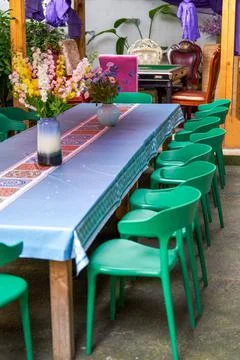 Catering long table seating and conference long table in restaurant Stock-Fotos