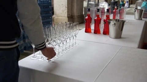 Catering preparation before the wedding, setting on the welcome drink, 4 Vidéo 73700532