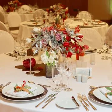 Catering table set service with silverware, napkin and glass at restaurant Foto stock