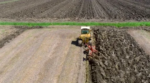 A caterpillar tractor plowing the ground 06 - aerial shot Video stock 40280126