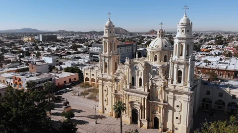 Cathedral. 4K Vídeos de archivo 100571199