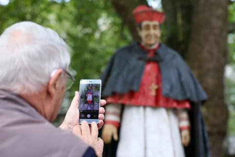 Cathedral chapter considers to replace sculpture of Cardinal Franz Hengsbach, Es Stock Photos