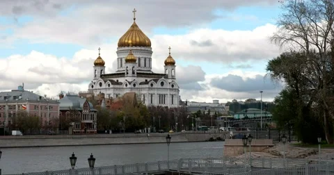 The Cathedral of Christ the Savior, the ship sails along the Moscow river Stock Footage 68727848