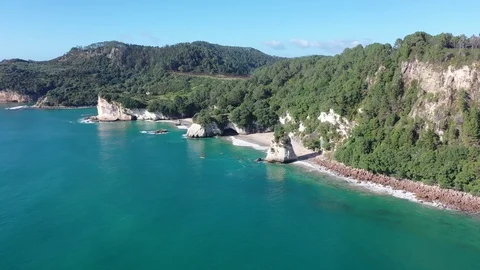 Cathedral Cove, New Zealand, wide aerial shot with gradual Zoom, drone, 4k. Stock Footage