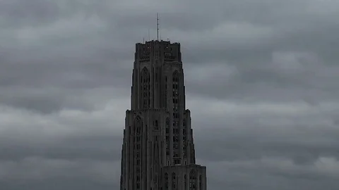 Cathedral Of Learning Oakland Cloudy Timelapse Video stock 72500725