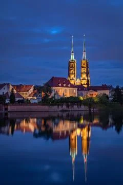 Cathedral reflecting in Oder river, Wroclaw, Poland Fotos Stock
