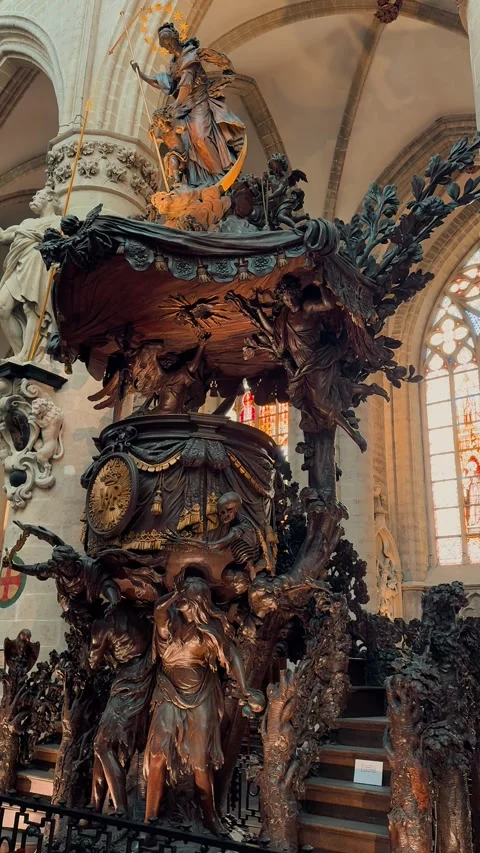 Cathedral of St. Michael and St. Gudula 16 Video stock 325966892