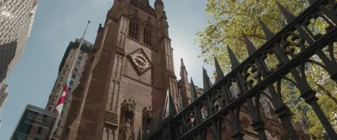 Cathedral Tower NYC - Low Angle Shot Vidéo 153673492