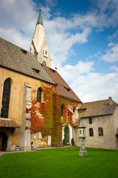 Cathedral yard Stock-Fotos