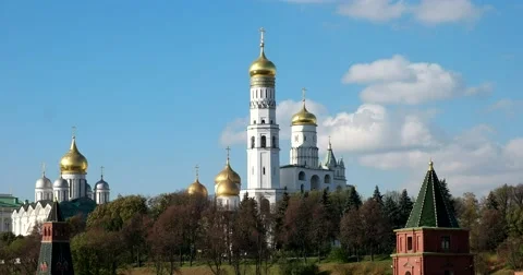 The cathedrals of the Moscow Kremlin, view from the bridge Stock Footage 68914461