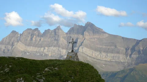 A catholic cross in front of a mountain range Stock-Footage 135741958