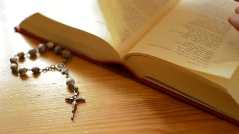 Catholic man's hand reading holy biblia and pray god. man believe god. Video stock 211352221