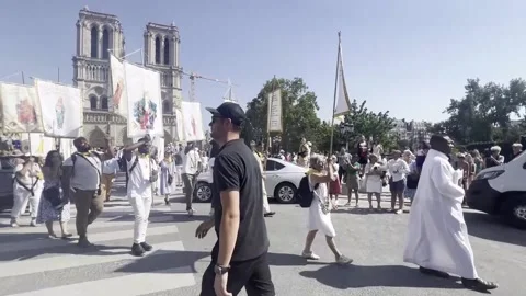 Catholics celebrate Assumption Day procession at Notre Dame in Paris, París, FR  Stock Footage 314912159