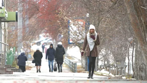 Catwalk on the street. Видео 98889672