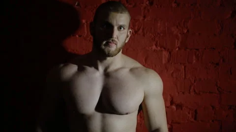 Caucasian bodybuilder posing Stock Footage 103951645